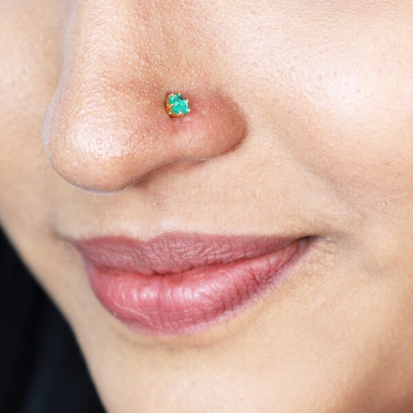 Emerald Nose Pin